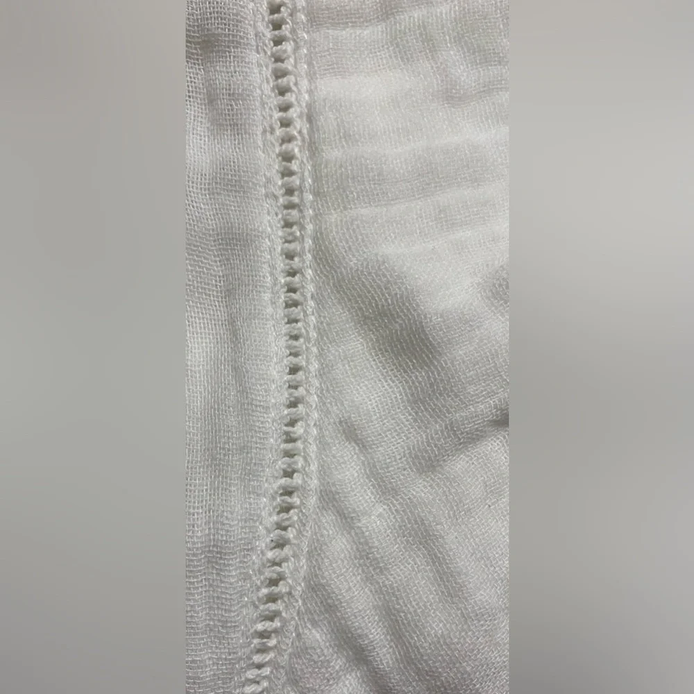 dRA Flutter Sleeve Eyelet Detail Blouse Size Small in White - Picture 5 of 5